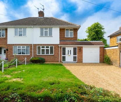 3 Bedroom House Let AgreedHouse Let Agreed in Spooners Drive, Park Street, St. Albans - Collinson Hall